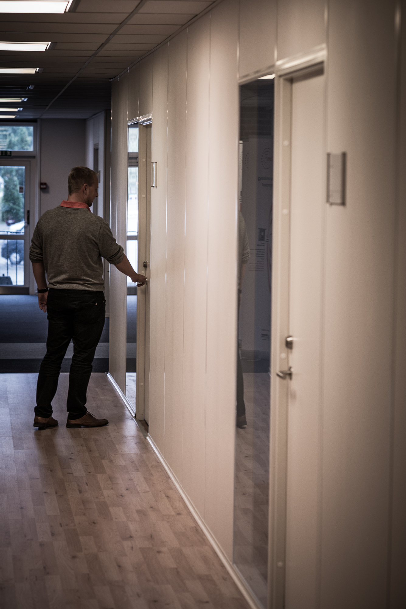 Gangareal med kontordøre hos Office1